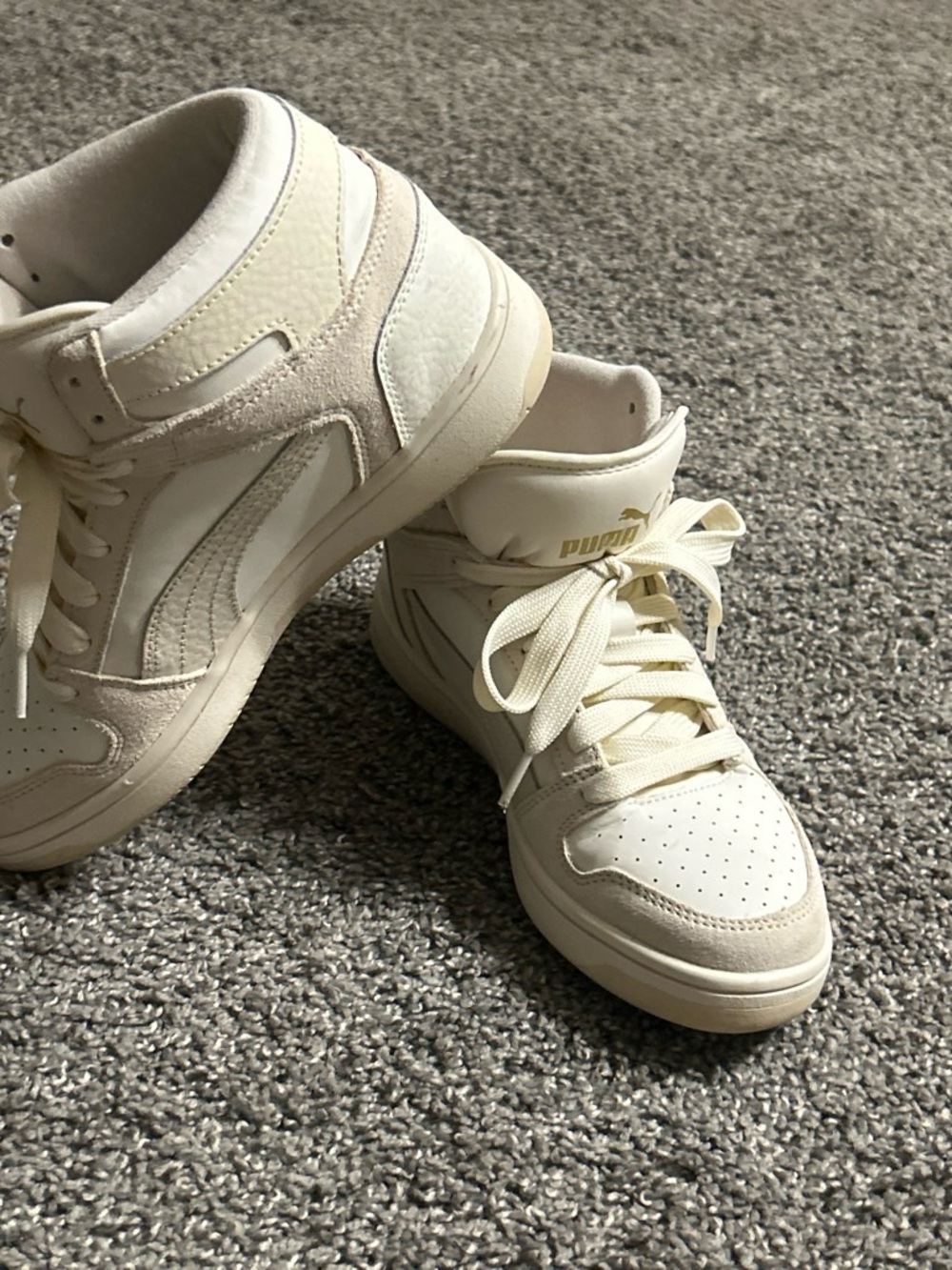 Woman Cream & White High-Top Puma Sneakers with Gold Logo - Picture 4 of 8